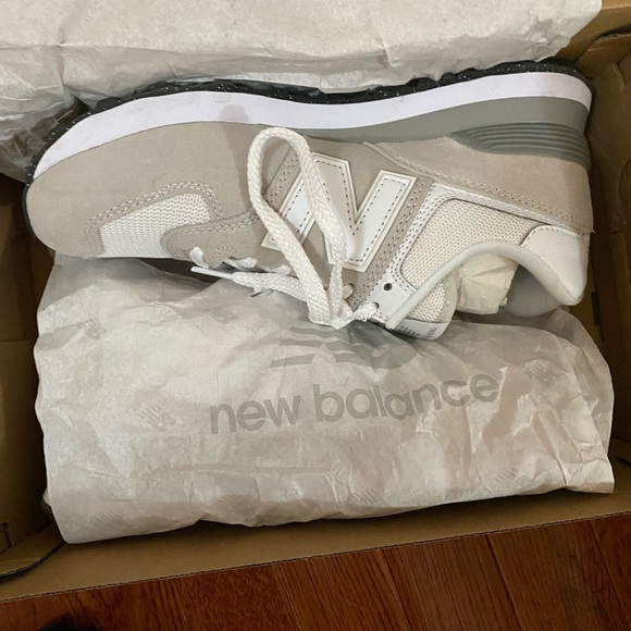 •SOLD• BNIB New Balance 547 core - Picture 3 of 5